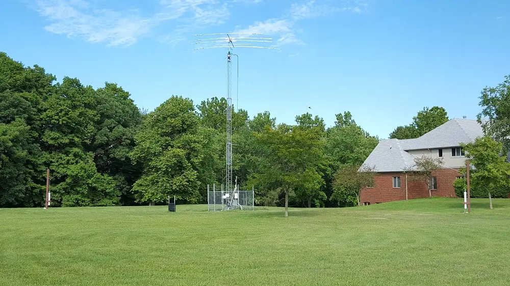 W9LCM crank-up tower and Yagi antenna