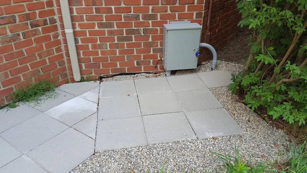 Entry cabinet outside